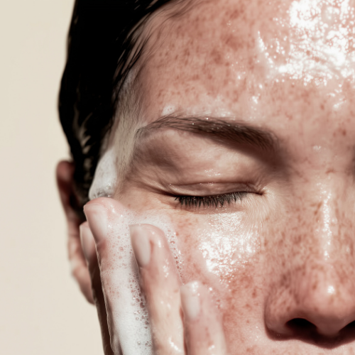 Women applying a skin care product with babassu oil